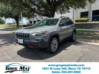 Used 2022 Jeep Cherokee Trailhawk w/ Premium Leather Package AWD/4WD video 3