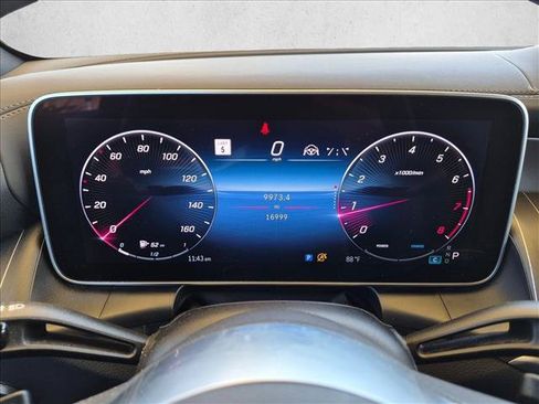 Used 2024 Mercedes-Benz GLC 300 4MATIC image 11