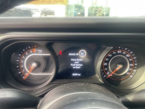 Used 2025 Jeep Gladiator Sport AWD/4WD image 11