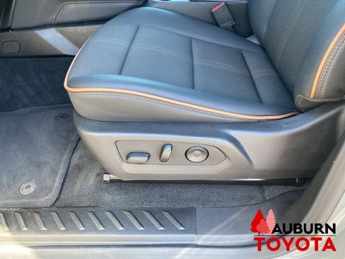 Used 2025 GMC Canyon AT4 AWD/4WD image 32