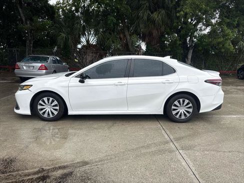 Used 2022 Toyota Camry LE FWD image 9