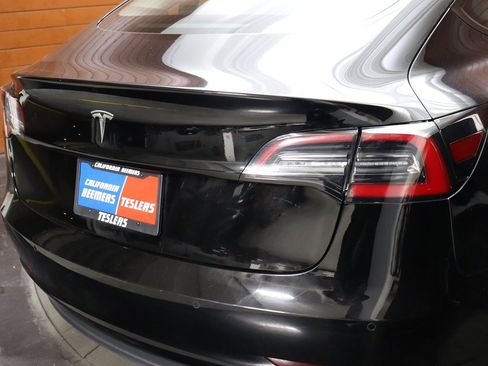 Used 2023 Tesla Model 3 Standard Range image 45