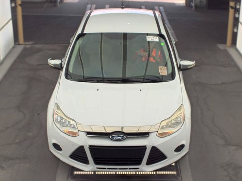 Used 2014 Ford Focus SE FWD image 2