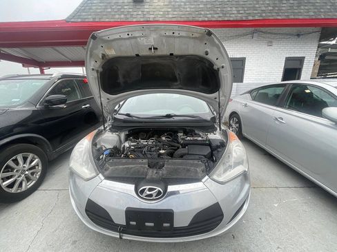 Used 2014 Hyundai Veloster FWD image 15