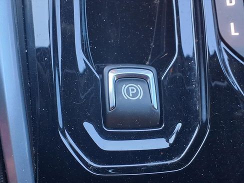 Used 2023 Chevrolet Colorado Z71 w/ Z71 Convenience Package 2 image 11