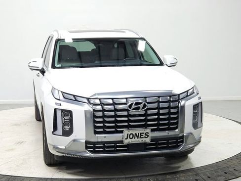Used 2024 Hyundai Palisade Calligraphy image 2