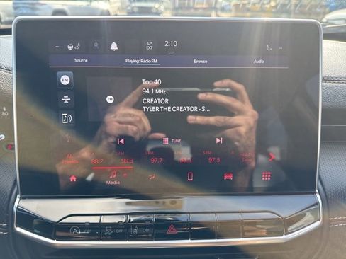 Certified 2023 Jeep Compass Latitude w/ Sun and Sound Group image 17