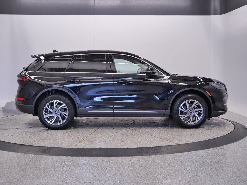 Used 2024 Lincoln Corsair AWD w/ Equipment Group 101A image 8