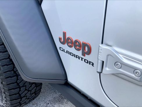 Used 2022 Jeep Gladiator Mojave w/ Cold Weather Group AWD/4WD image 7