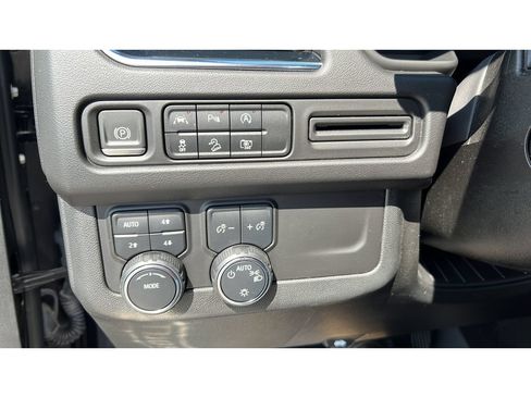 Certified 2024 Chevrolet Tahoe Z71 w/ Luxury Package AWD/4WD image 23