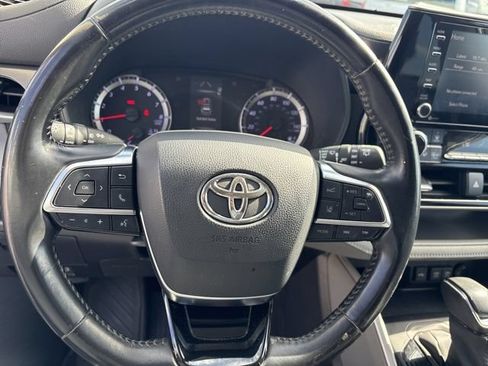 Used 2020 Toyota Highlander LE AWD/4WD image 12