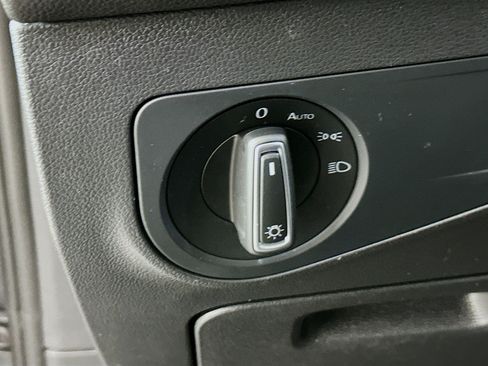 Used 2023 Volkswagen Tiguan SE FWD image 17
