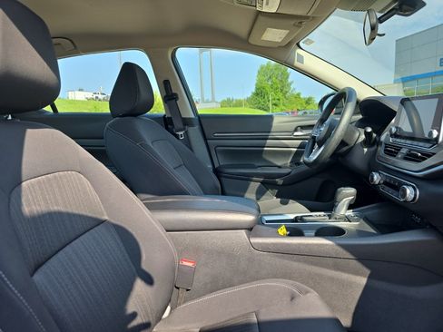 Used 2025 Nissan Altima 2.5 SV FWD image 13