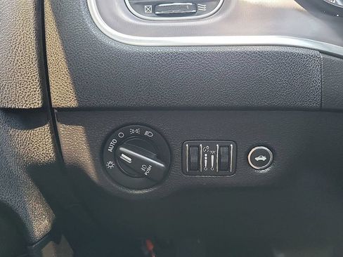 Used 2022 Dodge Charger SXT AWD/4WD image 14