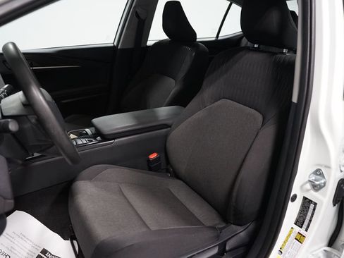 Used 2025 Toyota Camry LE image 27