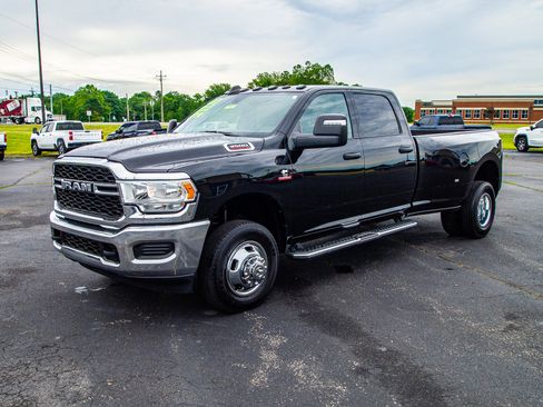 Used 2024 RAM 3500 Tradesman w/ Chrome Appearance Group AWD/4WD image 3