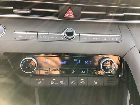 Used 2025 Hyundai Elantra SEL image 21