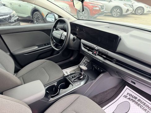 Used 2025 Kia K4 FWD image 24