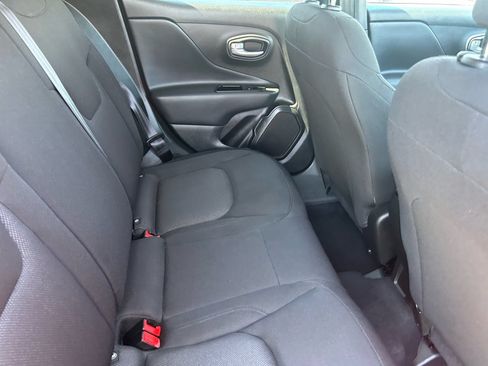 Used 2023 Jeep Renegade Latitude AWD/4WD image 14