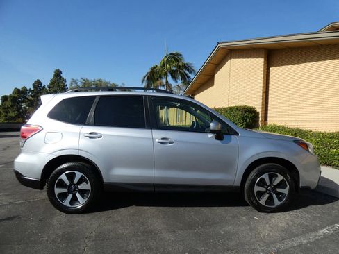 Used 2017 Subaru Forester 2.5i Premium w/ All-Weather Package image 6
