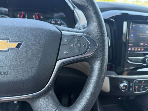 Used 2022 Chevrolet Traverse LS AWD/4WD image 16