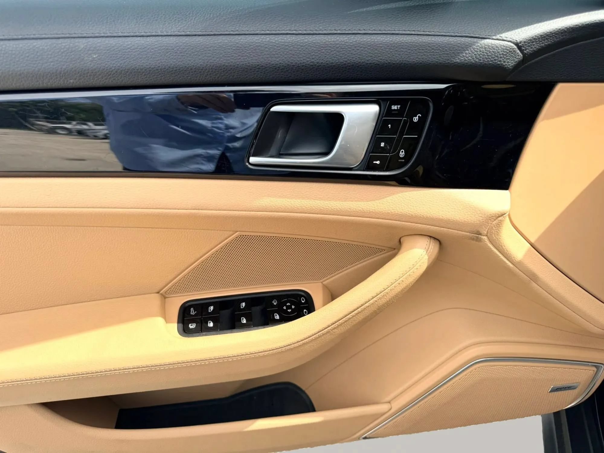 Used 2018 Porsche Panamera 4 AWD/4WD image 9