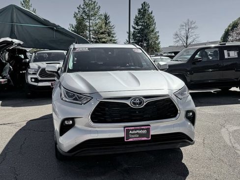Used 2022 Toyota Highlander Limited image 3