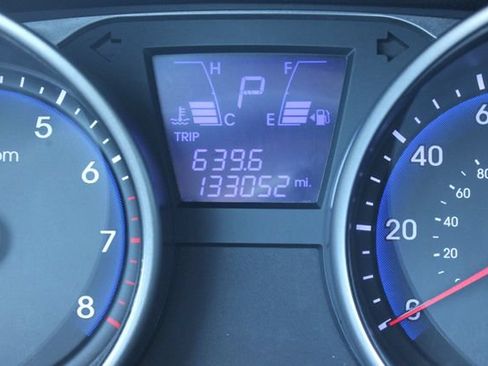 Used 2011 Hyundai Tucson GLS FWD image 24
