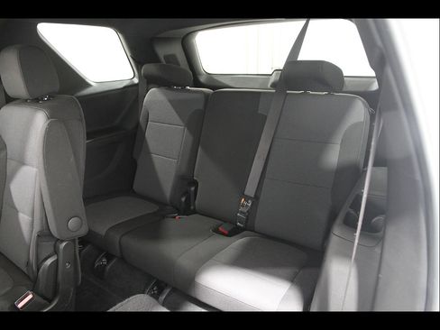 Certified 2023 Chevrolet Traverse LT FWD image 21