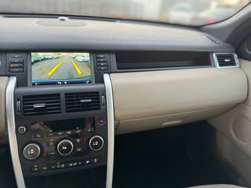 Used 2016 Land Rover Discovery Sport HSE image 19