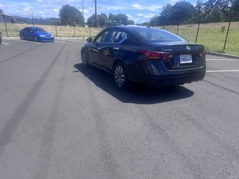 Used 2025 Nissan Altima 2.5 SV FWD image 10