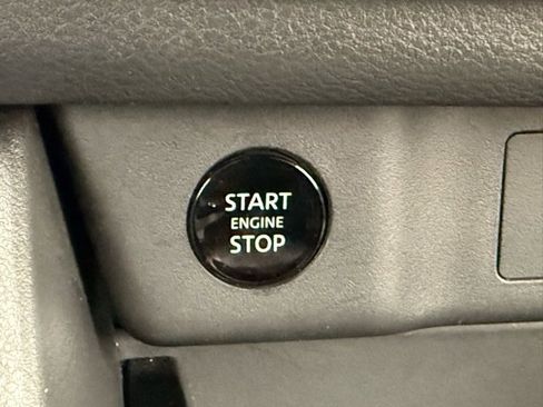 Certified 2025 Nissan Rogue SV image 37