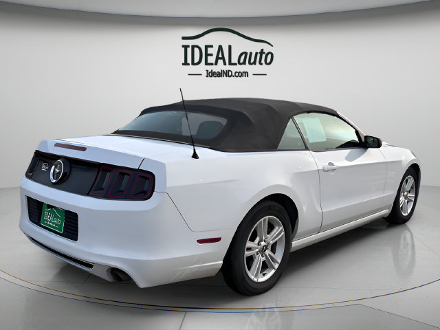Used 2014 Ford Mustang Convertible RWD image 3
