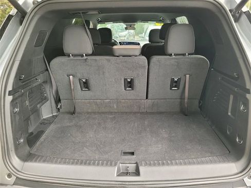 Used 2025 Chevrolet Traverse LT image 22