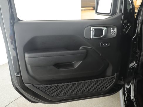 Used 2023 Jeep Gladiator Rubicon w/ Trailer Tow Package image 7