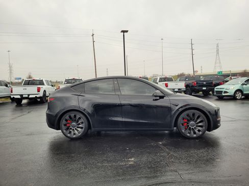 Used 2023 Tesla Model Y Performance image 2