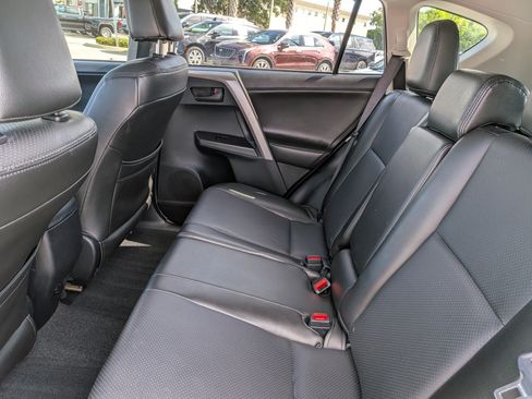 Used 2016 Toyota RAV4 LE FWD image 16