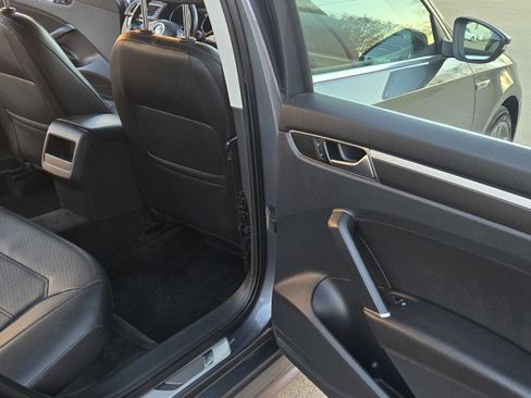 Used 2017 Volkswagen Passat 1.8T R-Line image 25