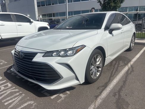 Used 2022 Toyota Avalon XLE FWD image 1