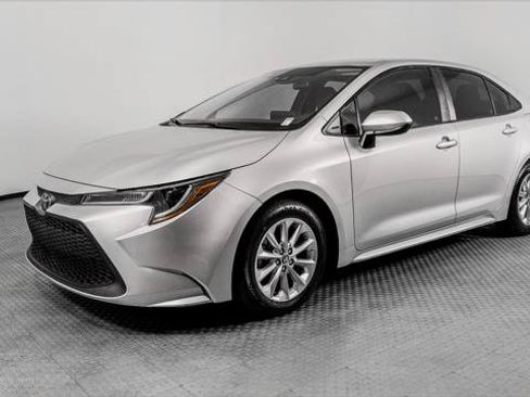 Used 2022 Toyota Corolla LE w/ LE Convenience Package FWD image 2