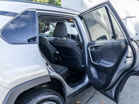 Used 2021 Toyota RAV4 XLE w/ XLE Grade Weather Package AWD/4WD image 20