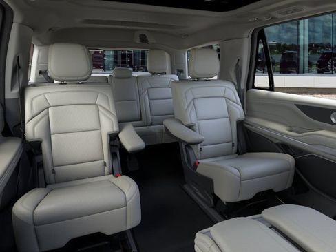 New 2026 Lincoln Navigator Reserve AWD/4WD image 31
