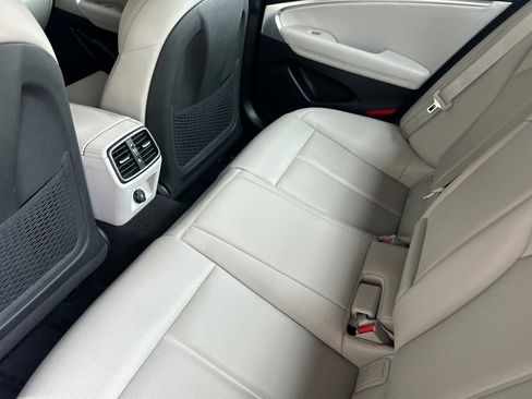 Used 2023 Genesis G70 2.0T image 14