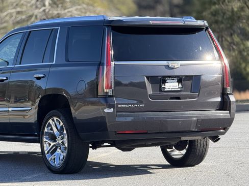 Used 2017 Cadillac Escalade Premium Luxury image 50