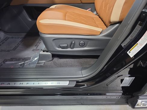 New 2026 Nissan Pathfinder Platinum FWD image 28