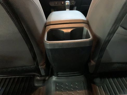 Used 2019 Toyota Tacoma TRD Sport image 15