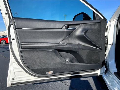 Used 2022 Toyota Camry XSE image 25