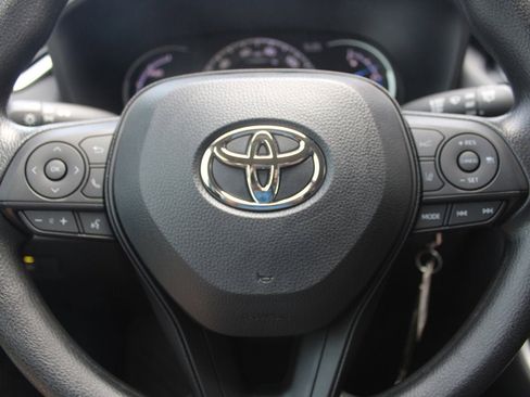 Used 2025 Toyota RAV4 LE AWD/4WD image 13