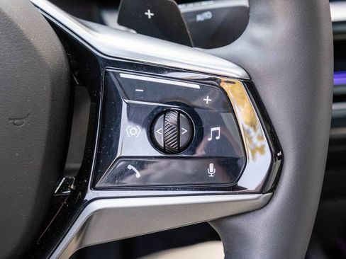 Used 2025 BMW 530i xDrive w/ Premium Package image 23