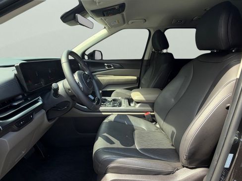 Used 2025 Kia Carnival FWD image 13